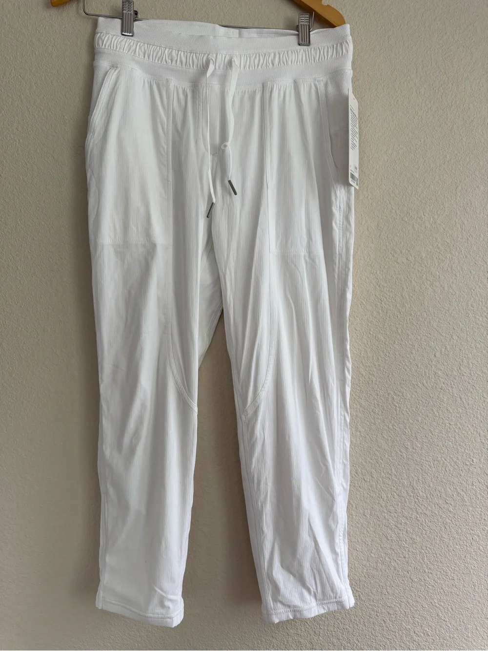 Lululemon Dance Studio Mid-Rise White Cropped Pant Size 6